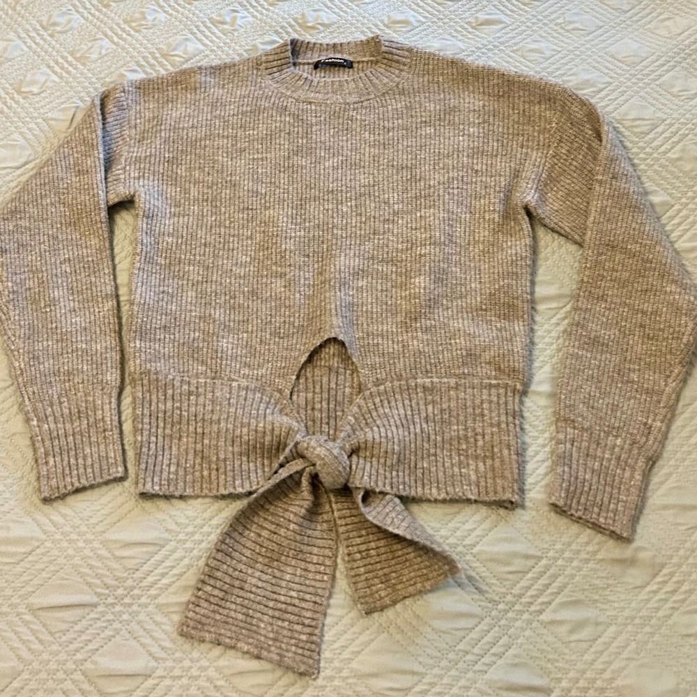 Women’s Gray Tie Front Sweater, Size Small